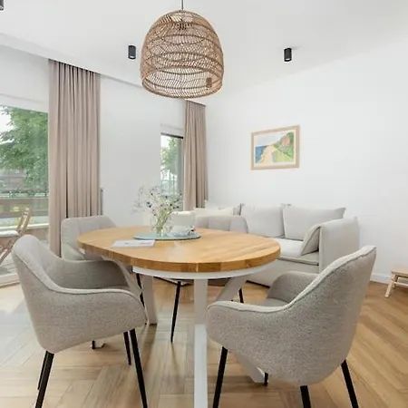 Comfortable With A Terrace 아파트 트르제삭츠